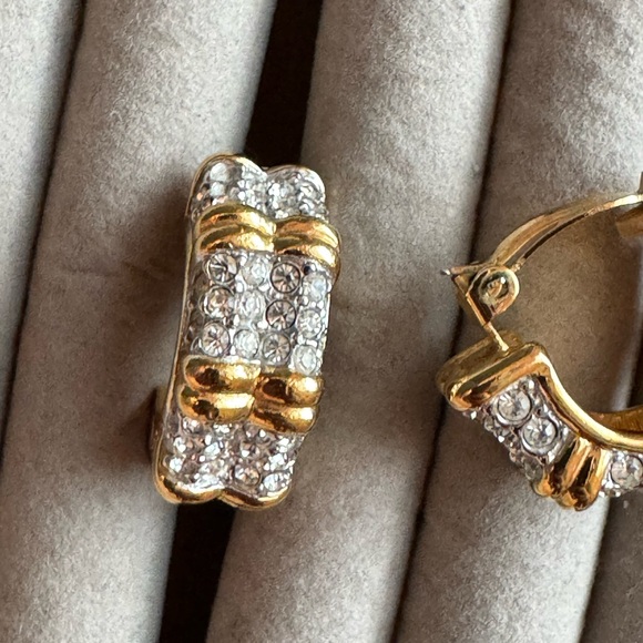 Vintage Swarovski Elegant Gold and Silver Crystal Earrings - Picture 3 of 7